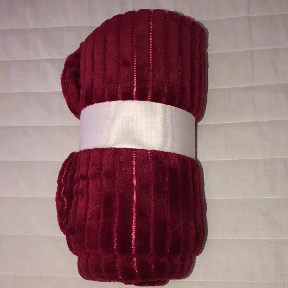 WS Burgundy Maroon Ribbed Plush Throw